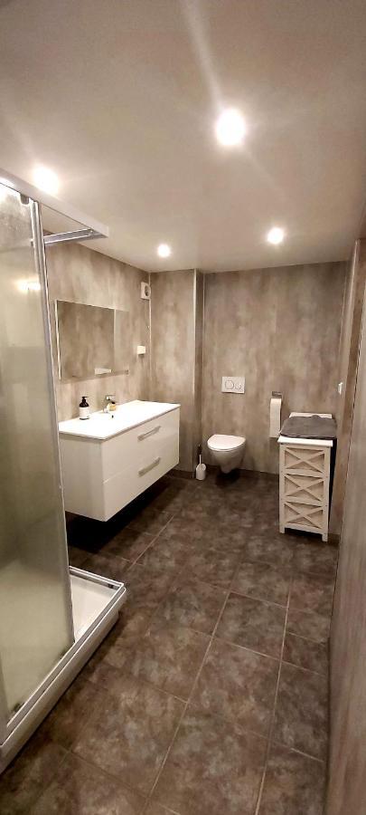 Aurora Rooms In Shared Apartment Nr2 We Are Doing Privet Northen Lights Trips, Reindeer Trip And Fjord Sommaroy Trip ทรอมโซ ภายนอก รูปภาพ